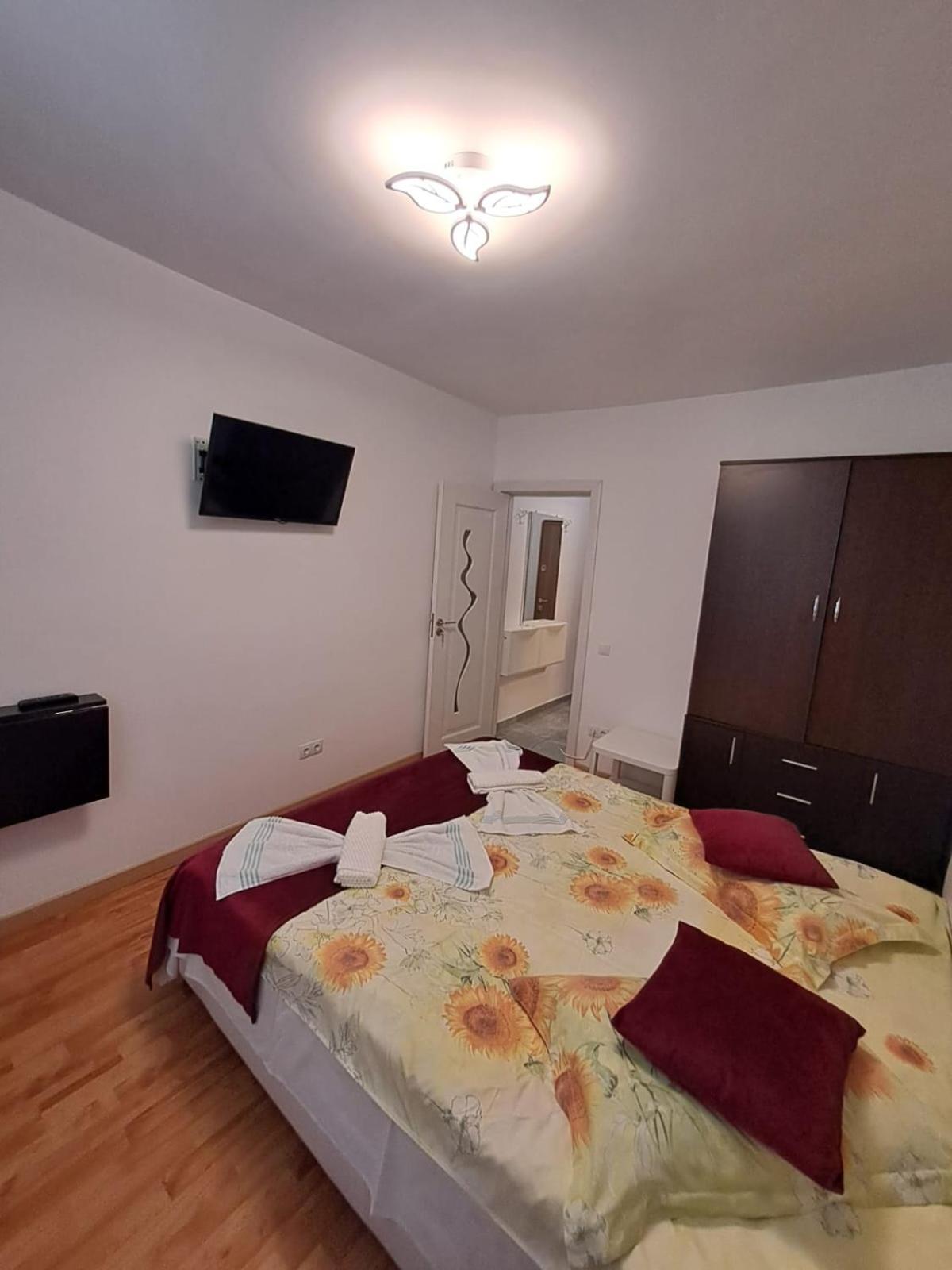 Garsoniera Flori - Sinaia Apartment Bagian luar foto
